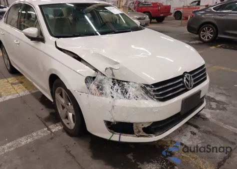 2012 Volkswagen Passat 2.5L Se z USA, uszkodzony, nr VIN 1VWBP7A39CC050143